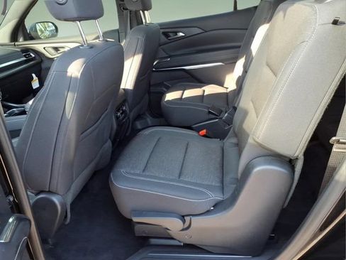 Used 2024 Chevrolet Traverse LT w/ Trailering Package FWD image 12
