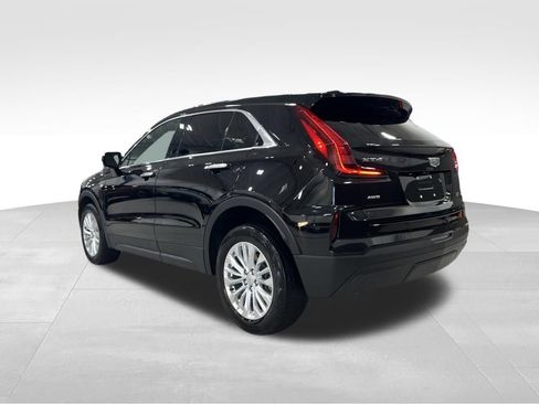 Used 2024 Cadillac XT4 Luxury w/ Cold Weather Package AWD/4WD image 3