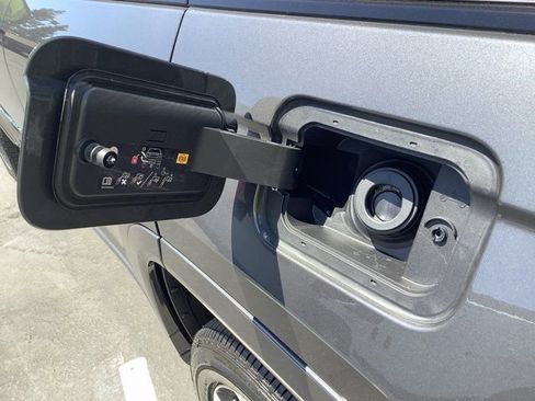 New 2023 Jeep Grand Cherokee Overland w/ Luxury Tech Group IV image 24