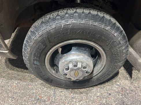 Used 2004 Chevrolet Silverado 3500 4x4 Crew Cab w/ Heavy-Duty Power Package image 18