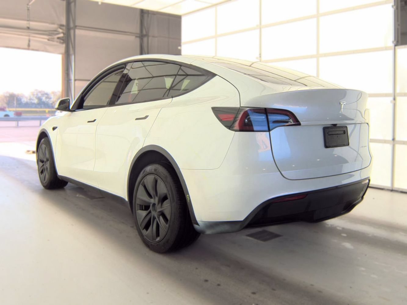 Used 2024 Tesla Model Y Long Range AWD/4WD image 8