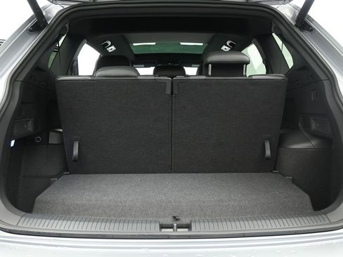 Used 2024 Volkswagen Tiguan SE R-Line image 24