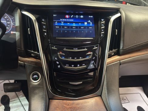 Used 2015 Cadillac Escalade Luxury image 18