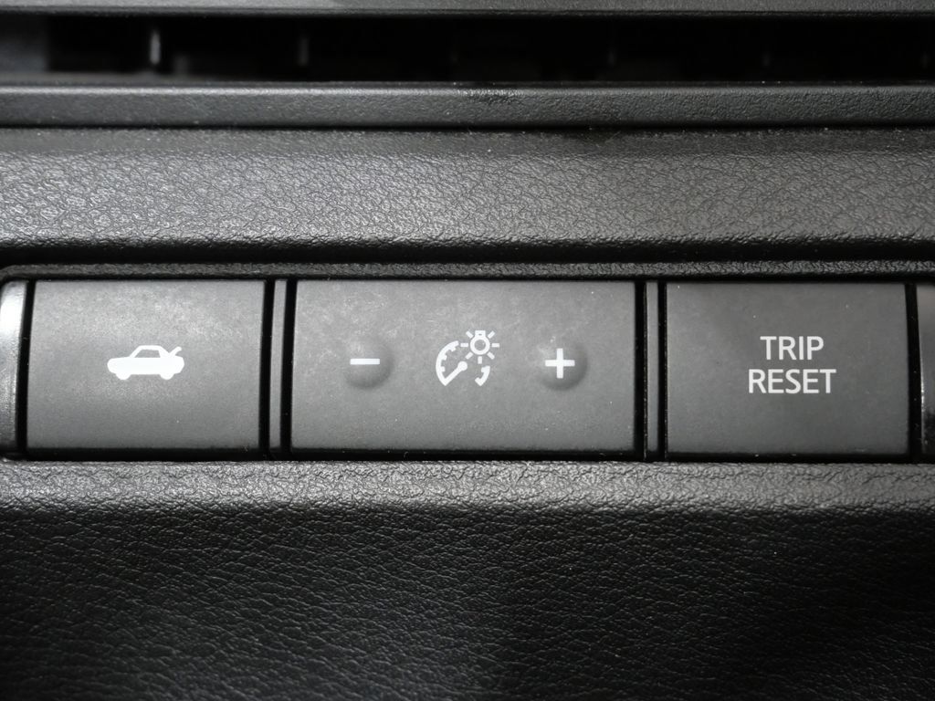 Used 2024 Nissan Altima 2.5 SR FWD image 13