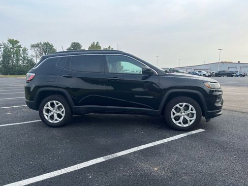 Used 2024 Jeep Compass Latitude image 4
