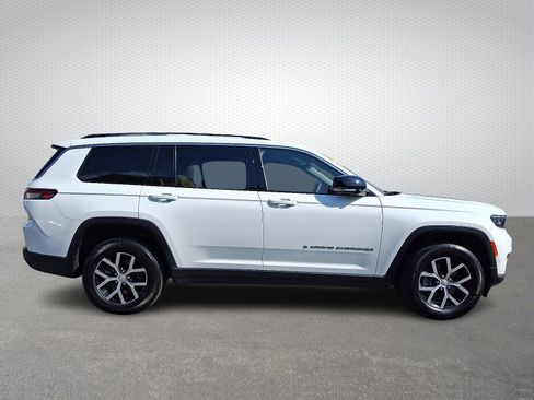 Certified 2023 Jeep Grand Cherokee L Limited w/ Luxury Tech Group II AWD/4WD image 7