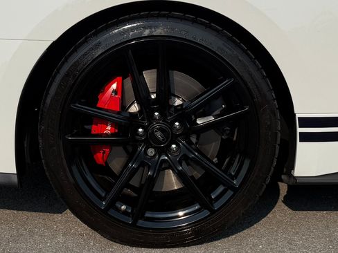 Used 2020 Ford Mustang Shelby GT500 w/ Technology Package RWD image 29