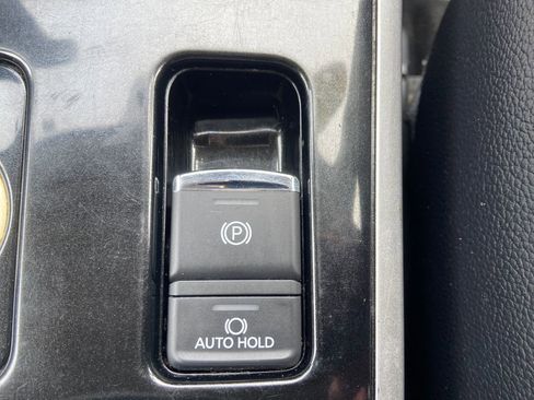 Used 2017 Mitsubishi Outlander SEL image 28