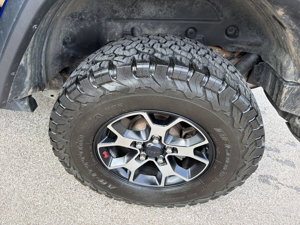 Used 2018 Jeep Wrangler Unlimited Rubicon AWD/4WD image 12