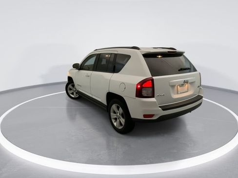 Used 2016 Jeep Compass Latitude AWD/4WD image 4