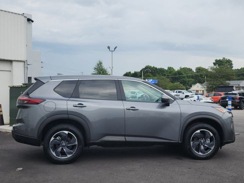 Used 2024 Nissan Rogue SV FWD image 6