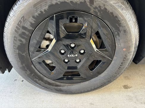 Used 2026 Kia Carnival FWD image 33