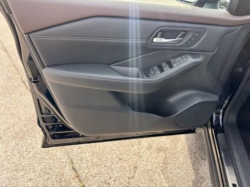 Used 2023 Nissan Rogue SL w/ SL Premium Package image 14