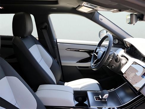 New 2026 Land Rover Range Rover Evoque Dynamic SE image 9