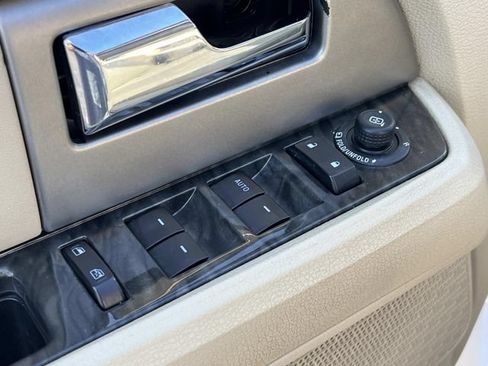 Used 2017 Ford Expedition Limited w/ Equipment Group 301A AWD/4WD image 18