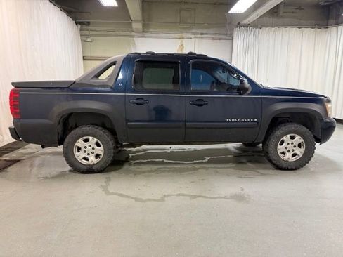 Used 2007 Chevrolet Avalanche LT w/ LT Preferred Equipment Group AWD/4WD image 6