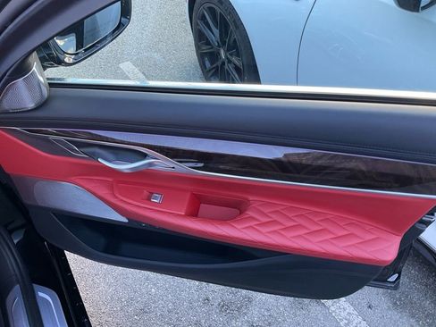 Used 2022 BMW 750i xDrive w/ Executive Package image 28