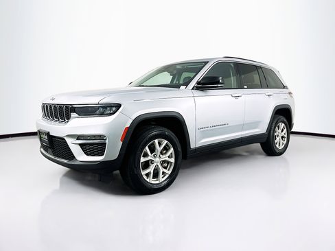 Used 2023 Jeep Grand Cherokee Limited image 3