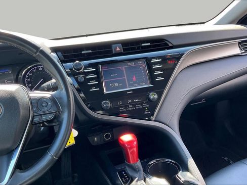 Used 2020 Toyota Camry SE FWD image 6