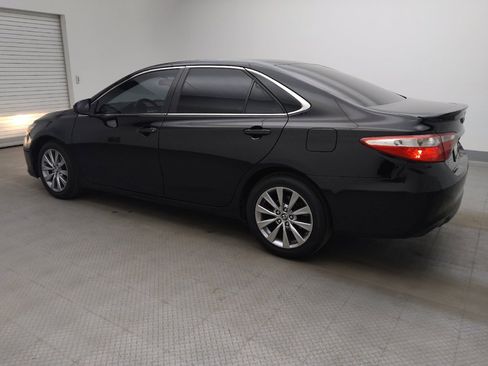Used 2017 Toyota Camry SE w/ Moonroof Package FWD image 3