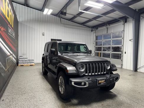 Used 2022 Jeep Wrangler Unlimited Sahara w/ LED Lighting Group AWD/4WD image 16