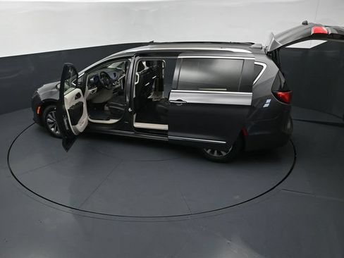 Used 2020 Chrysler Pacifica Touring-L Plus w/ Advanced Safetytec Group FWD image 27