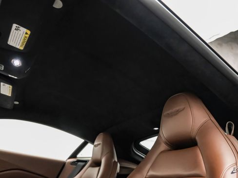 Used 2020 Aston Martin V8 Vantage Coupe RWD image 35