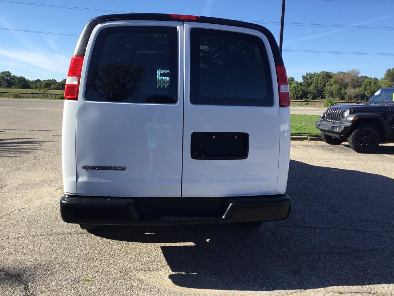 Used 2020 Chevrolet Express 2500 RWD image 8