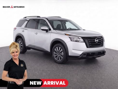 Used 2024 Nissan Pathfinder SV FWD image 1