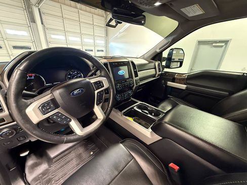 Used 2019 Ford F250 Lariat w/ Lariat Ultimate Package AWD/4WD image 12