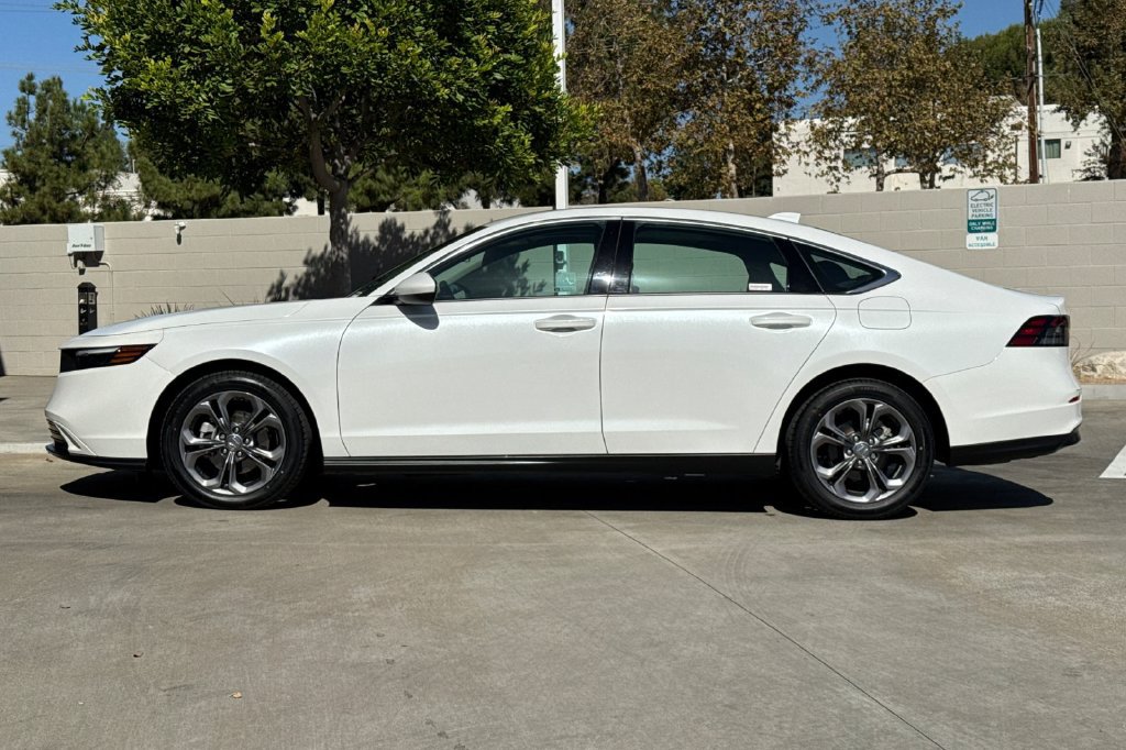 Certified 2023 Honda Accord EX image 11