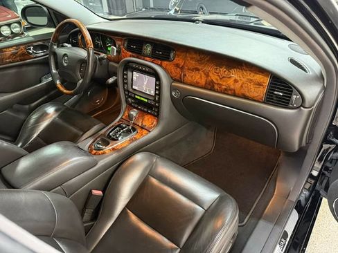 Used 2005 Jaguar XJ8 RWD image 14