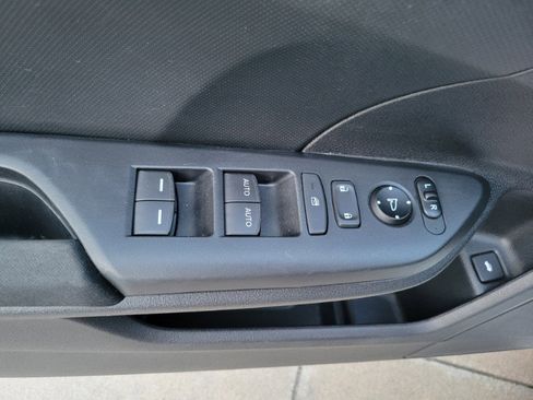 Used 2019 Honda Civic LX image 11