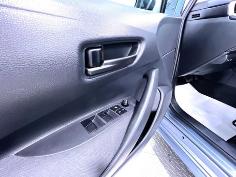 Used 2025 Toyota Corolla LE FWD image 12