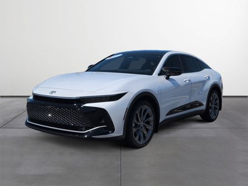 Used 2026 Toyota Crown Limited w/ Advanced Technology Package image 2