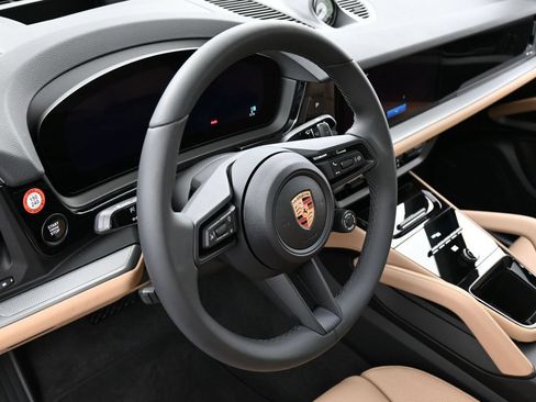 Certified 2025 Porsche Cayenne Coupe AWD/4WD image 17