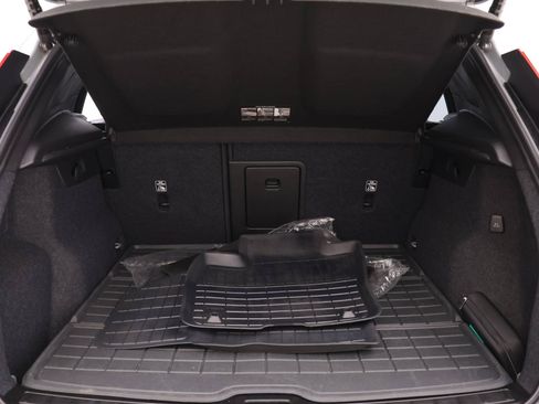 Certified 2024 Volvo XC40 B5 Plus w/ Protection Package Premier image 17