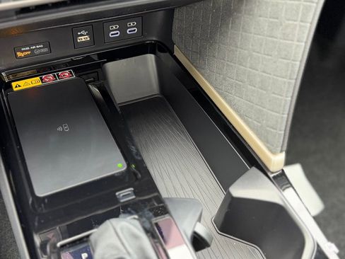 Used 2025 Toyota Camry XLE image 16