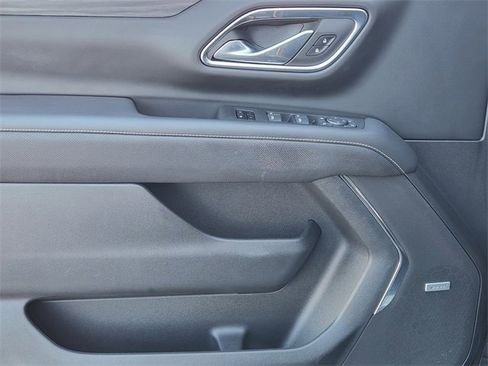 Used 2023 GMC Yukon SLT w/ SLT Premium Package image 18