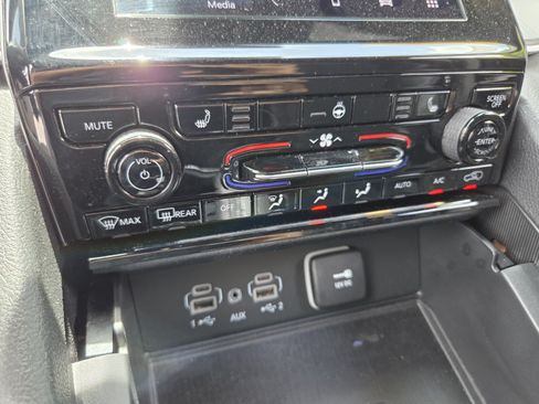 Used 2024 Jeep Grand Cherokee L Altitude RWD image 27