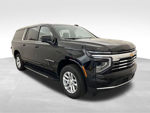 Used 2025 Chevrolet Suburban LT AWD/4WD image 7