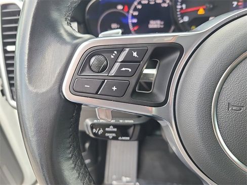 Used 2021 Porsche Cayenne image 24