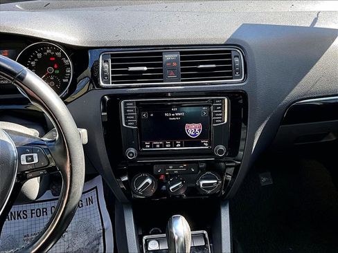 Used 2018 Volkswagen Jetta Sport image 5