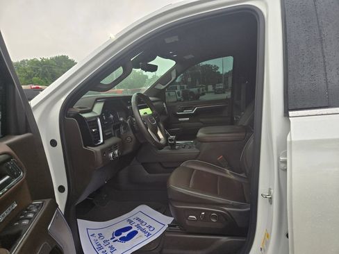Used 2024 GMC Sierra 1500 Denali AWD/4WD image 7