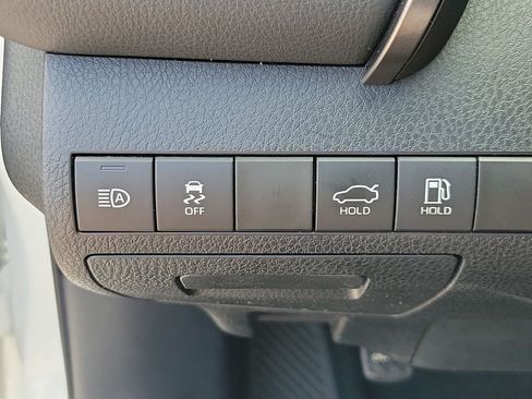 Used 2020 Toyota Camry LE FWD image 30