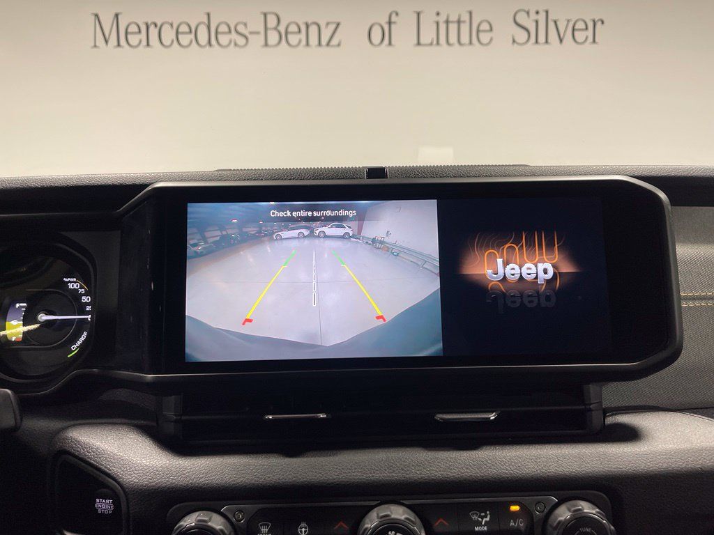 Used 2024 Jeep Wrangler Unlimited AWD/4WD image 34