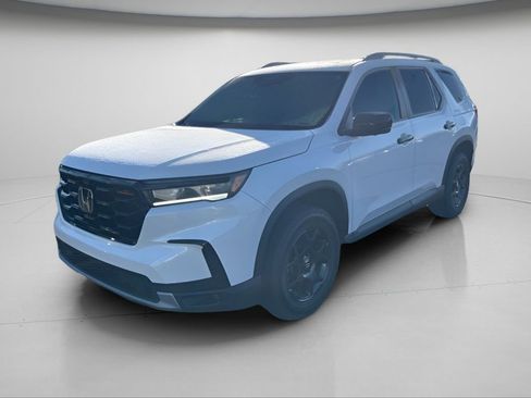 Used 2023 Honda Pilot TrailSport image 9