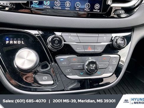 Used 2020 Chrysler Pacifica Touring-L w/ S Appearance Package image 22