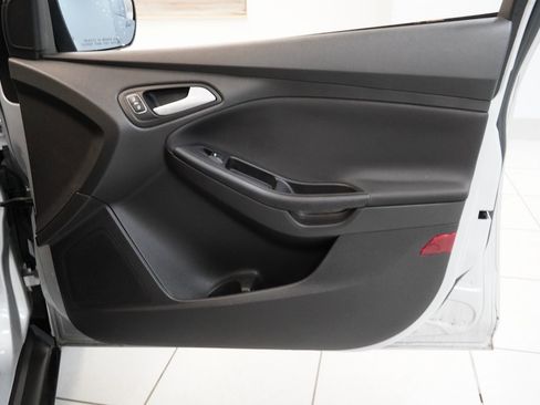 Used 2017 Ford Focus SE w/ SE Winter Package image 29