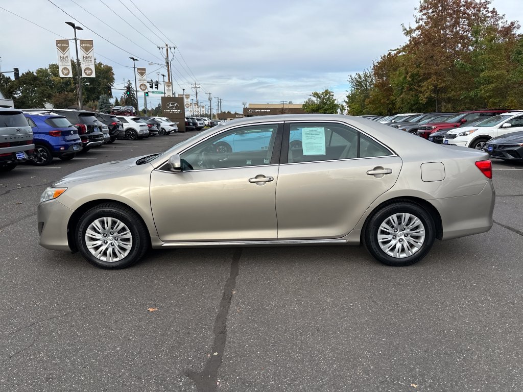 Used 2013 Toyota Camry LE FWD image 3